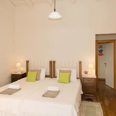 Sleeps 10 Pool Air Con Wifi
