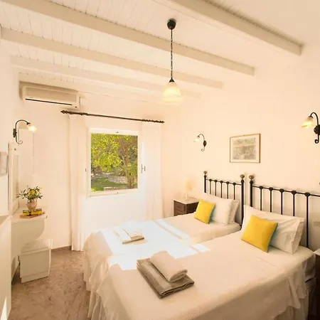 Sleeps 10 Pool Air Con Wifi *