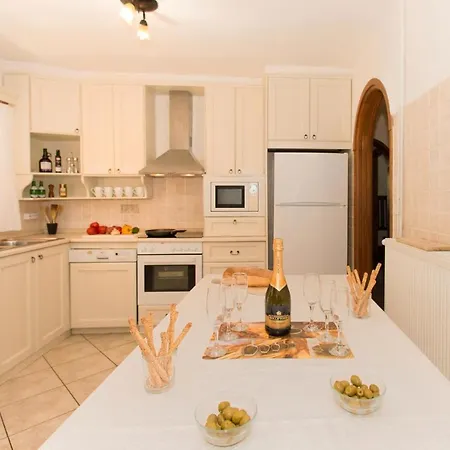 Sleeps 10 Pool Air Con Wifi Villa