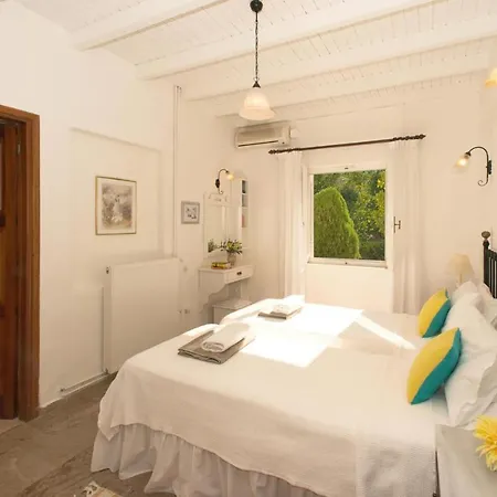 Sleeps 10 Pool Air Con Wifi *