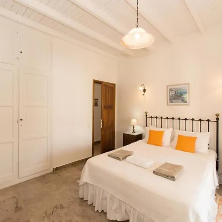 Sleeps 10 Pool Air Con Wifi *