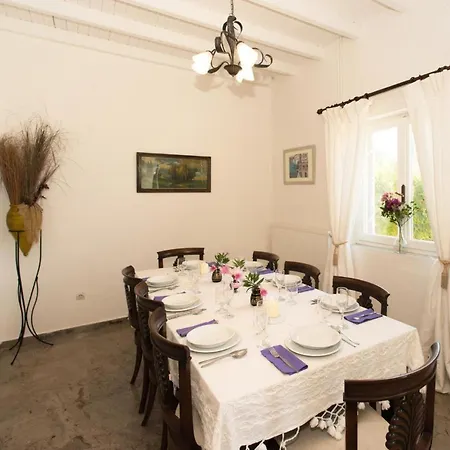 Sleeps 10 Pool Air Con Wifi * Kassiopi