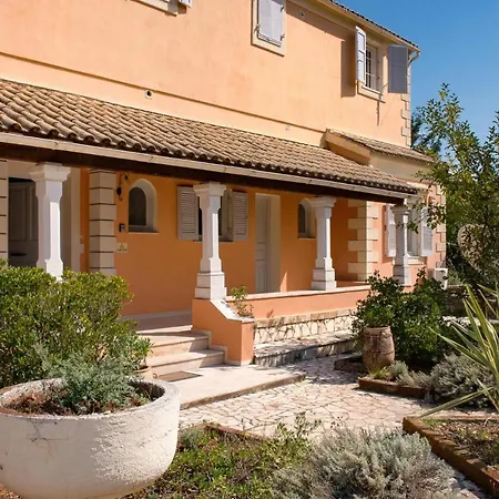 Villa Sleeps 10 Pool Air Con Wifi Kassiopi